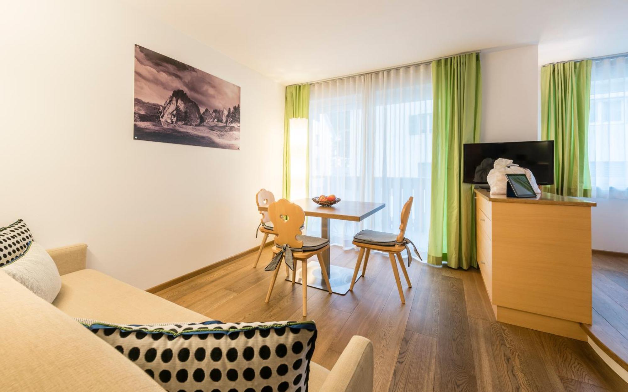 Avita - Suites To Relax Ortisei Bagian luar foto