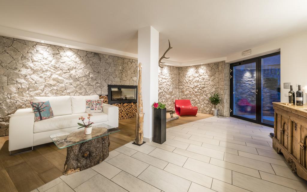 Avita - Suites To Relax Ortisei Bagian luar foto